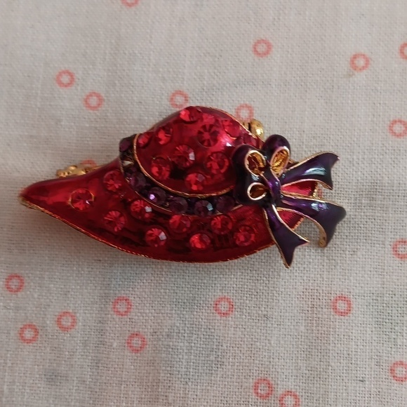 Sparkly Red Hat Purple Bow Hat Brooch - Picture 1 of 5